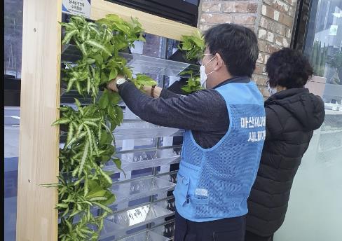 경남도, 올해 노인 6만4천명에 일자리 제공…2천670억 투입