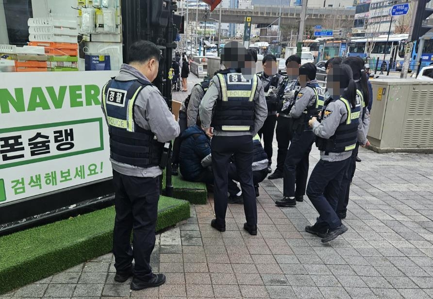 부산 부산진구 번화가서 흉기 들고 앉아있던 남성 검거