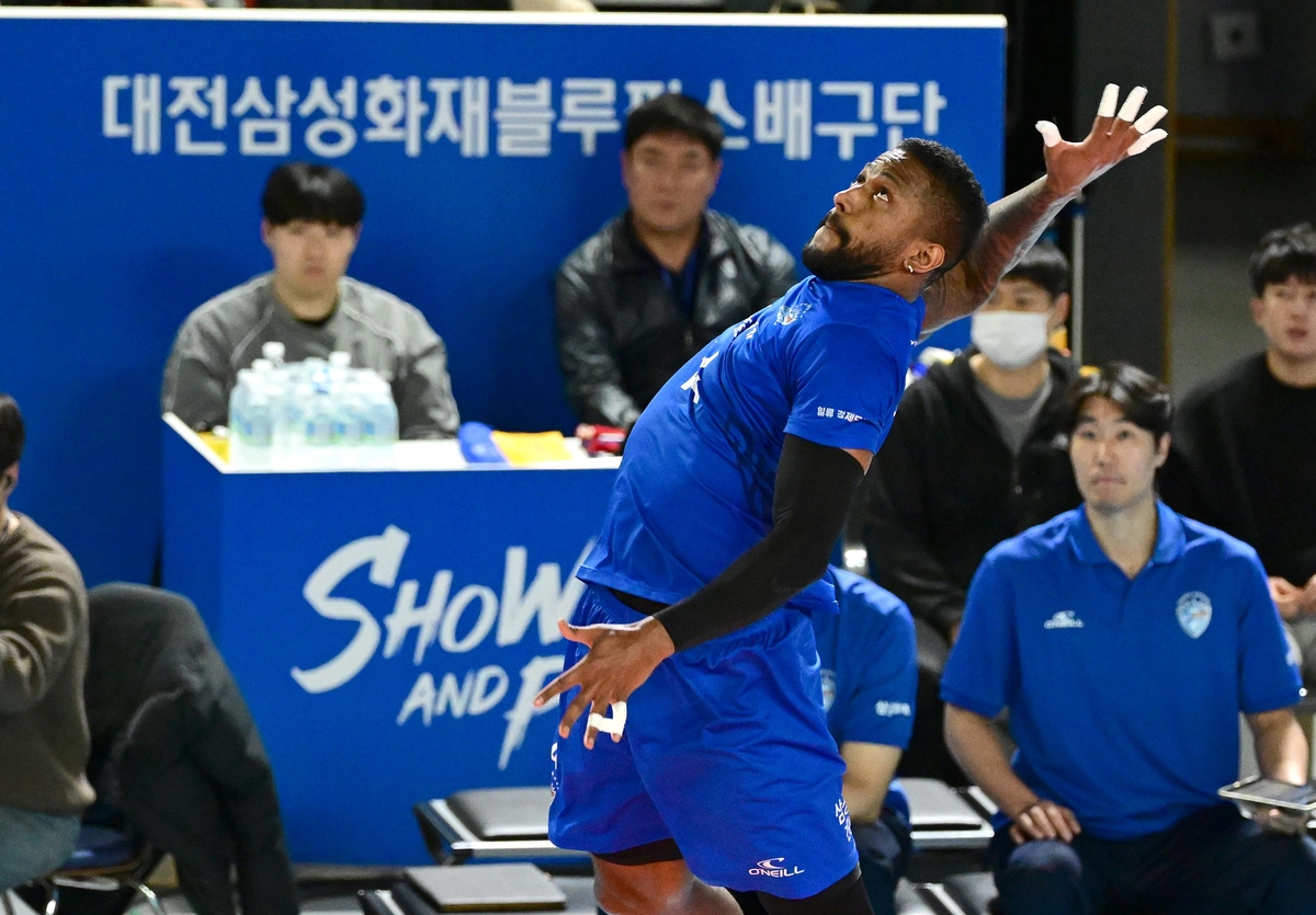 여자배구 1위 현대건설 6연승으로 전반기 끝…삼성화재 3위 탈환(종합)