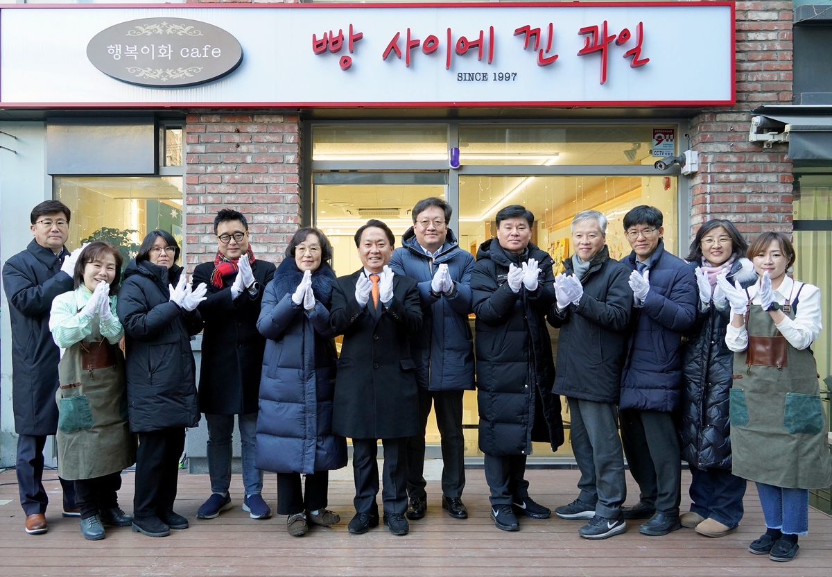 서대문구 행복이화카페 '빵낀과' 한 달…"성공리에 자리잡아"