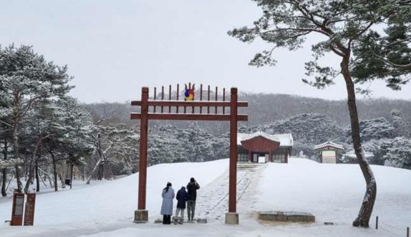 "고양 서오릉·김포 장릉, 다음 달부터 오전 7시에 문 열어요"