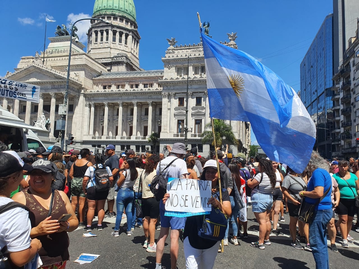 [르포] "먹고 살 길이 막막하다"…아르헨, 새정부 출범 후 첫 파업