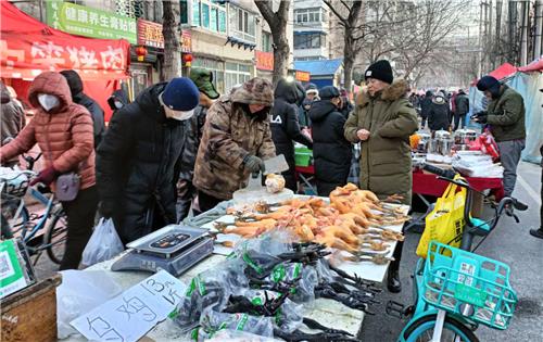 [르포] "빈손으로 어떻게…고향 못 가요" 中서민들 '우울한 춘제맞이'