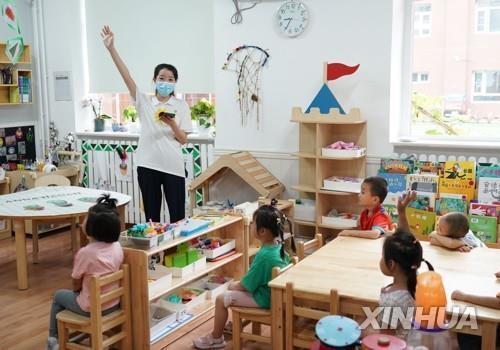 '인구절벽' 중국, 양회 앞두고 출산·보육 정책 제안 잇달아