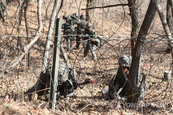 병장 월급 125만원 시대…"1천만원 모아 여행갈 것"