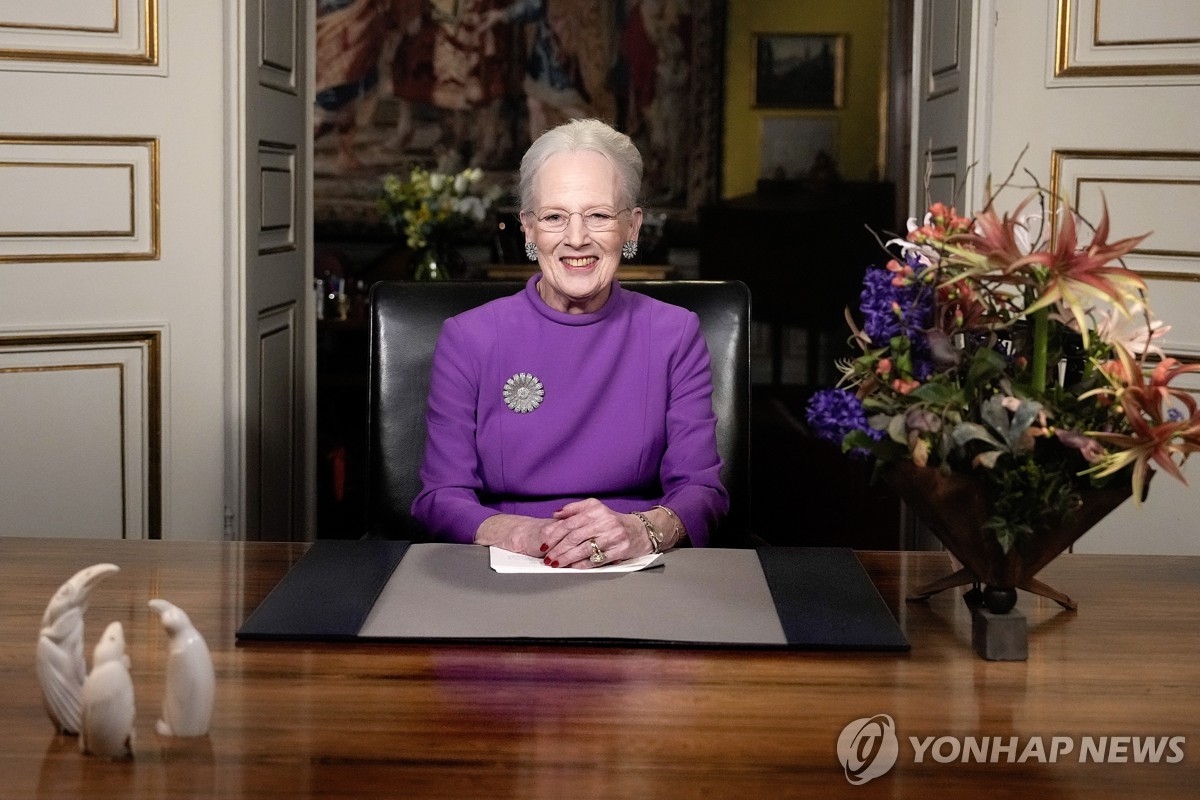 '최장 재위' 덴마크 여왕, 돌연 퇴위 선언