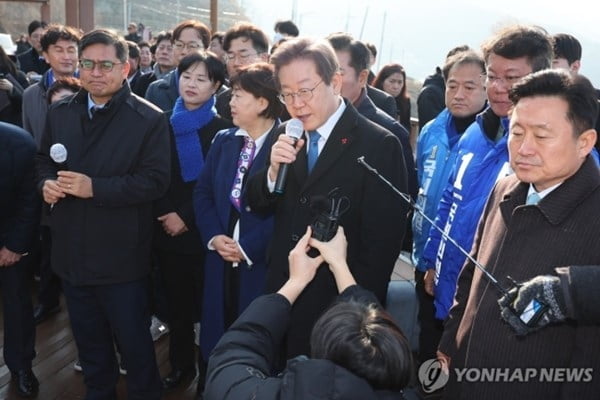 못말리는 정치테마주...피습 소식에 이재명株 급등