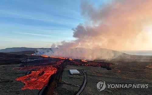 한달 만에 또 화산 폭발…대재앙 전조?