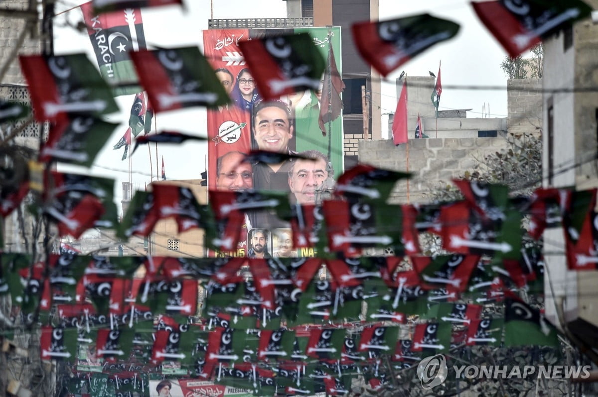 "정치성향 달라서" 아빠가 아들 권총 살해