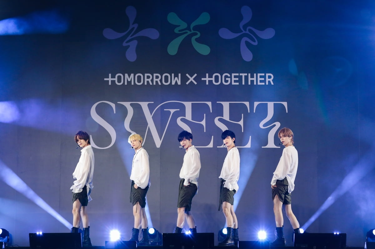 トゥモローバイトゥゲザー、日正規2集「SWEET」発売記念ショーケース成功開催
