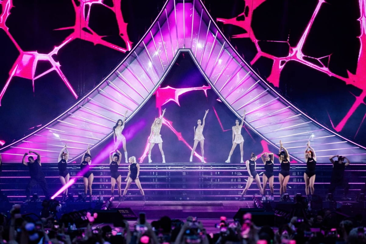 ブラックピンク、パリ5万5千人ホリンアンコール公演成績