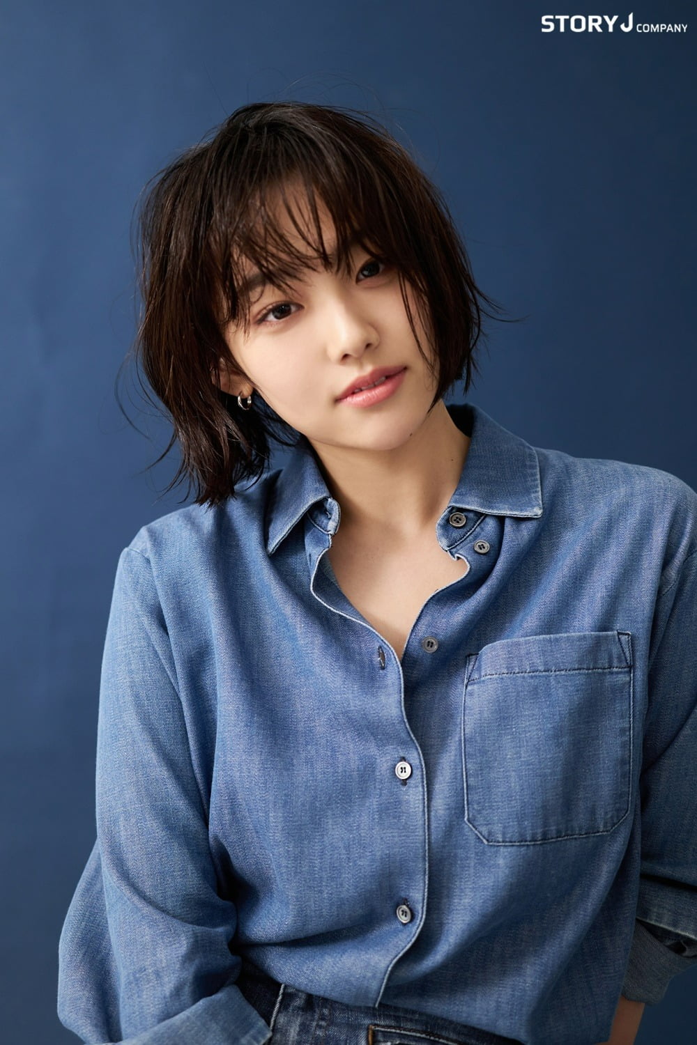 カン·ミナ、成熟·清純·シックを盛り込んだ新しいプロフィール写真を公開