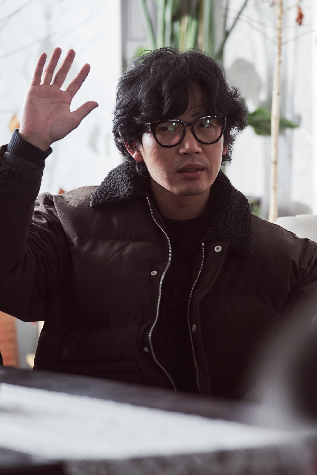 イ・ビョンホン、堅実な傑作「コンクリートユートピア」が誕生