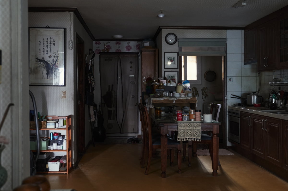 「コンクリートユートピア」セットを こうやって作った