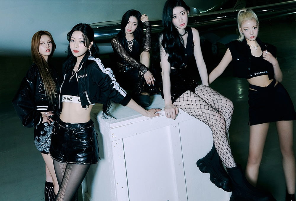 ITZY、国内外アルバムチャート1位「クール＆ヒップ」ムービービハインド