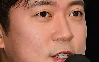 '위생 논란' 김대호, 결국 손절 당했다…"바닥에 흘린 국물 핥아 먹어" 경악 ('홈즈')[TEN이슈]