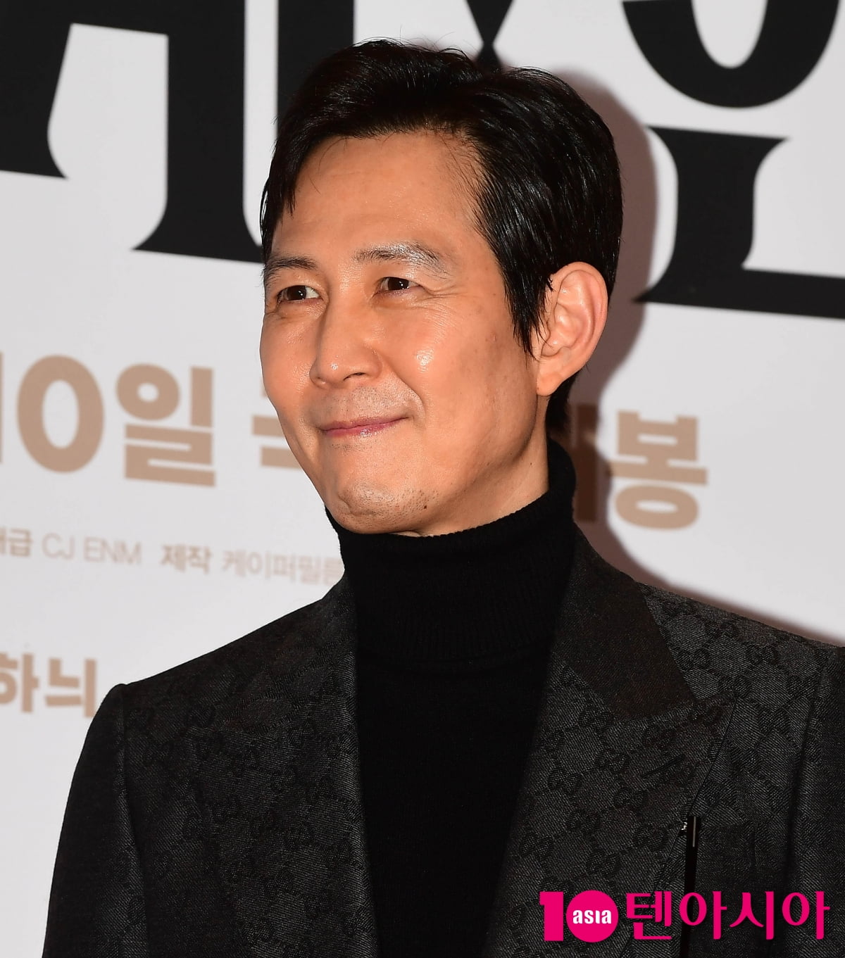 Lee Jung-jae, luxury gentleman...clear facial features 