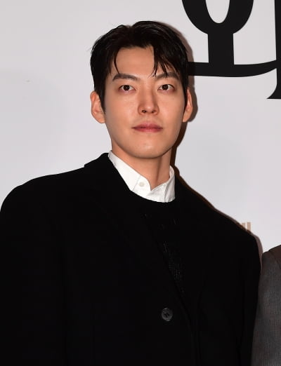 [TEN포토]김우빈 '또렷한 이목구비'