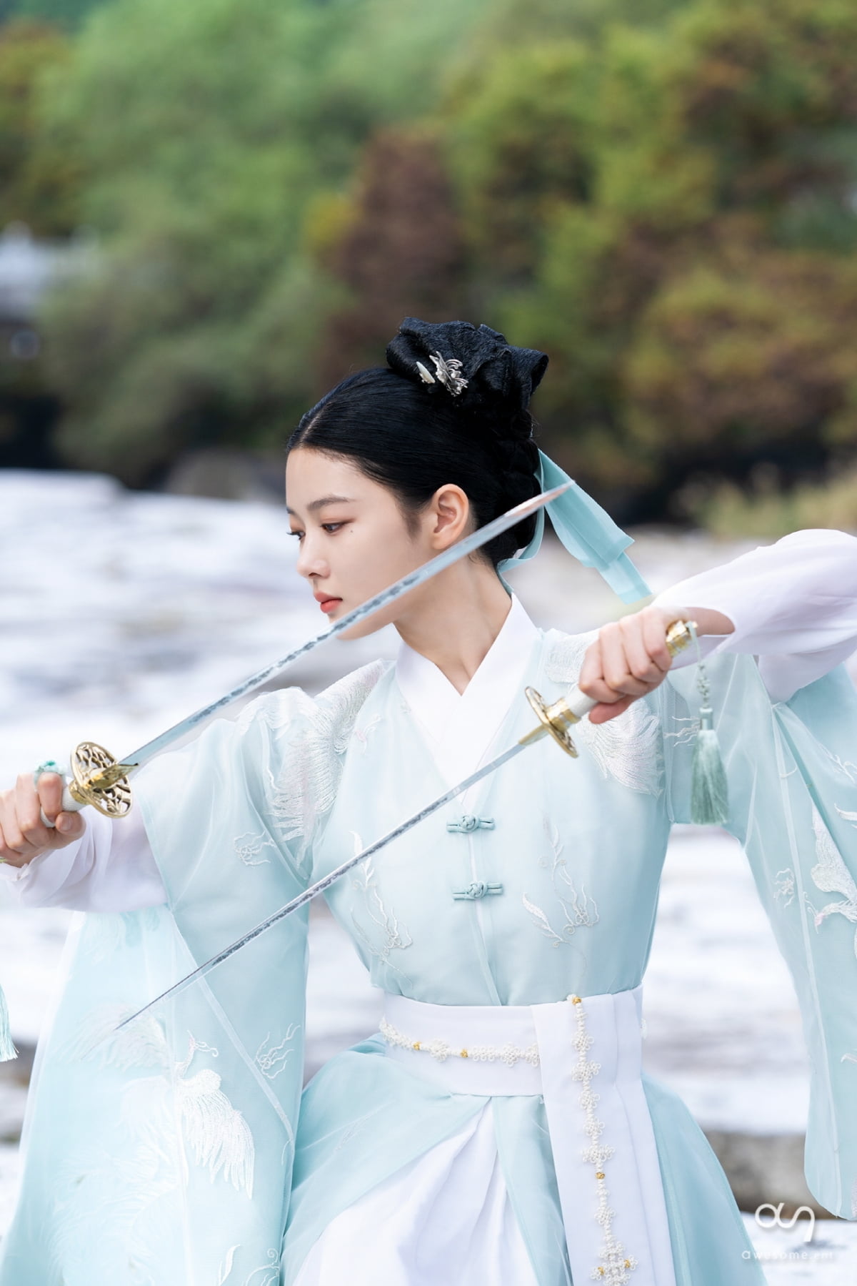 Kim Yu-jeong dancing sword dance, Hanbok figure breaking through oriental painting