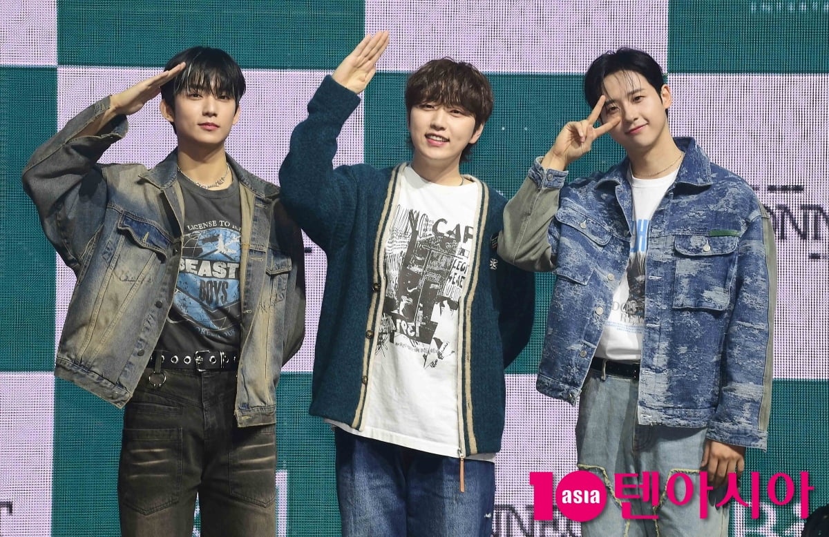 [TEN포토]B1A4 '2년 2개월만에 컴백'