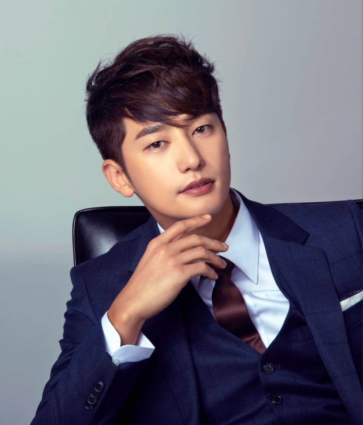 Park Si-hoo was the eldest son of a 3rd generation family of full-timers.