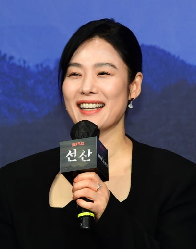 [TEN포토]김현주 '연상호 감독과 세번째 호흡...새로운 모습 보여줄려고''