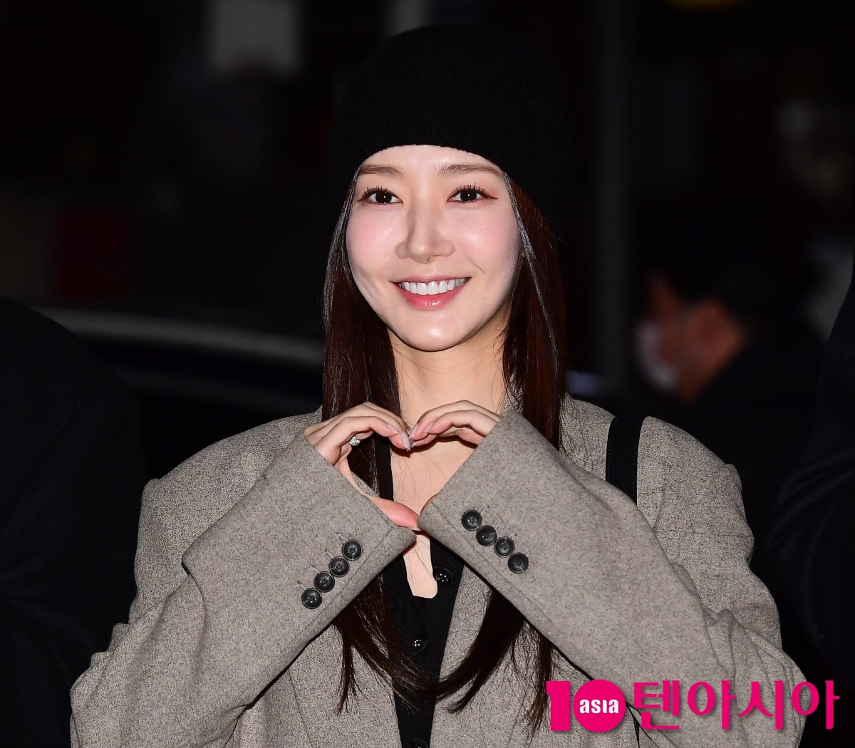 Park Min-young, a beautiful smile that quelled controversy with comprehensive topicality (My Boyfriend's End Party) 