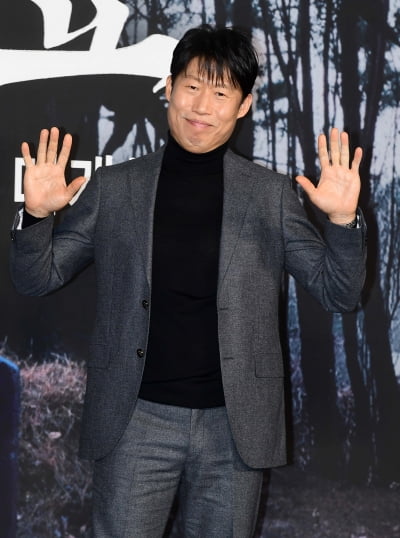 [TEN포토]유해진 '부드러운 인사'