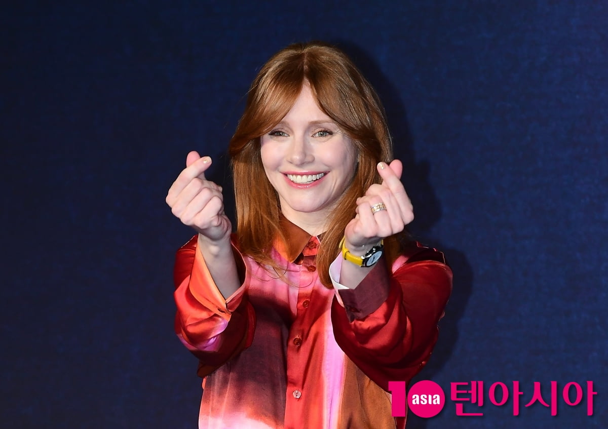 Bryce Dallas Howard's first visit to Korea...I came with my daughter 