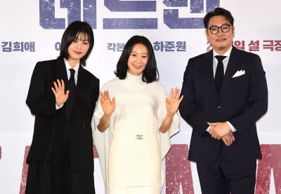 [TEN포토]조진웅-김희애-이수경 '영화 '데드맨' 주역들'