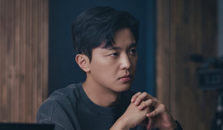 Actor Yeon Woo-jin of the drama 'Grabbed By the Collar' transforms into a detective on the My Way violent team united by a sense of justice.
