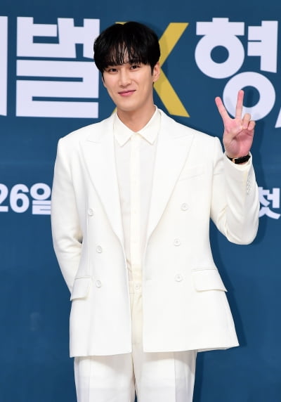 [TEN포토]안보현 '철부지 재벌3세가 왔어요'