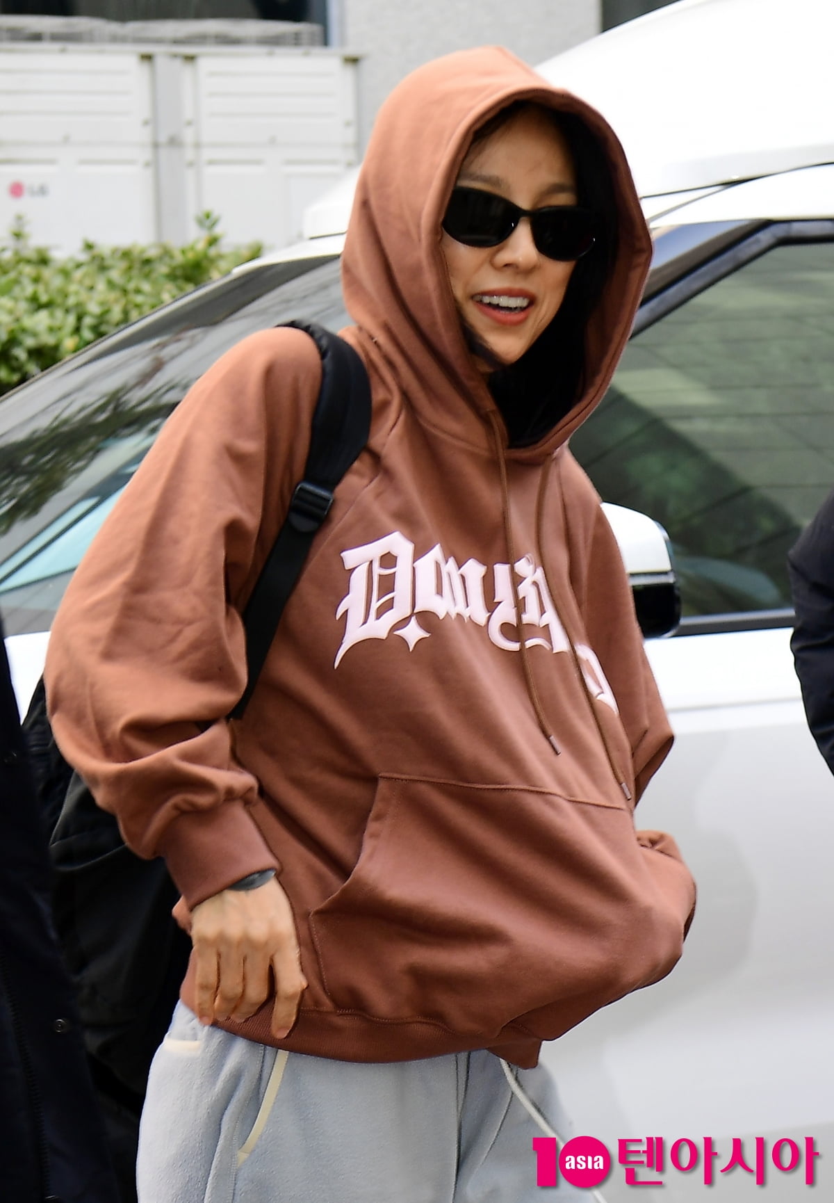 Hyori Lee, a strong sister who knows how to feel, on her way to work...beautiful smile