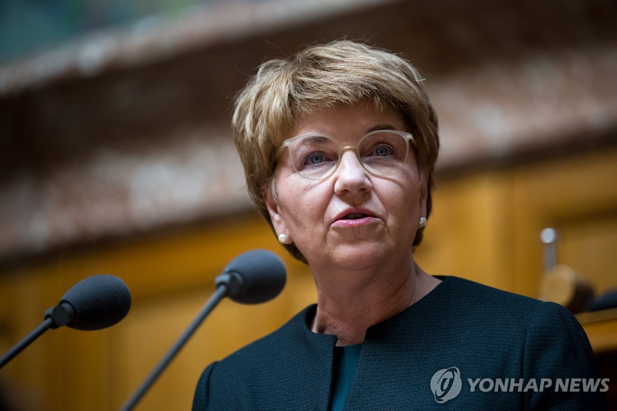 비올라 암헤르트 스위스 대통령 취임…'존중과 용기' 강조