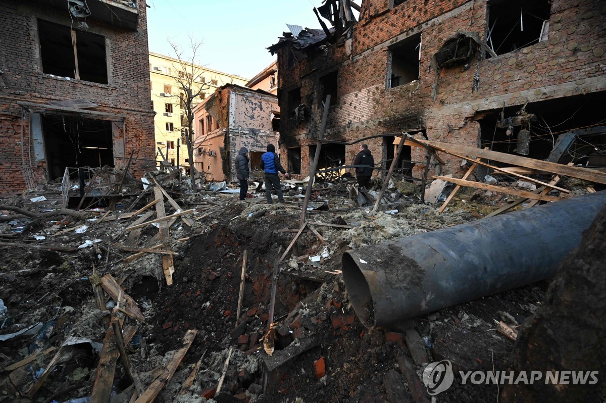 [월드&포토] 공습사이렌으로 새해맞은 우크라이나