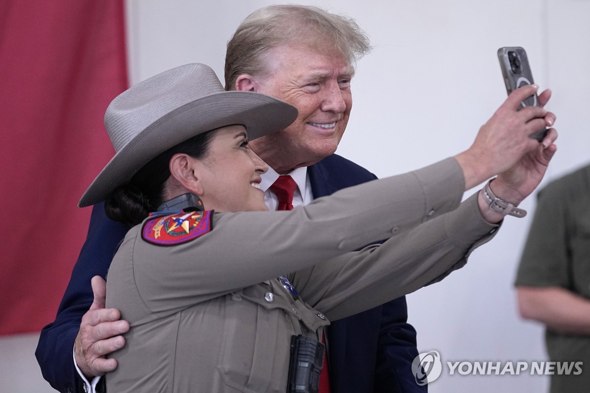 [특파원시선] 대선 앞두고 국경 걸어 잠그는 '이민자의 나라'