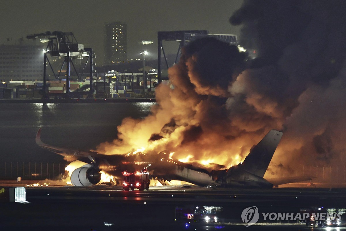 "관제사 착륙허가 받고 조작" vs "이륙허가 떨어졌다고 생각"(종합)