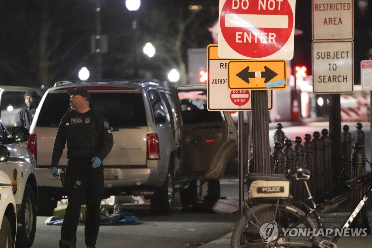 백악관 단지 외부 출입구에 차량 쾅…"운전자 구속"