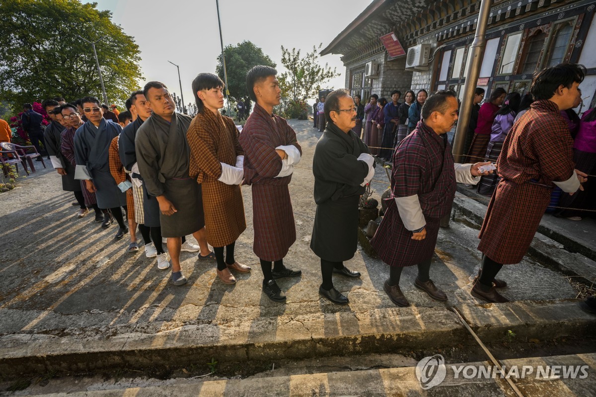 히말라야 소국 부탄, 경제난 속 총선 실시…2개 정당에 투표(종합)