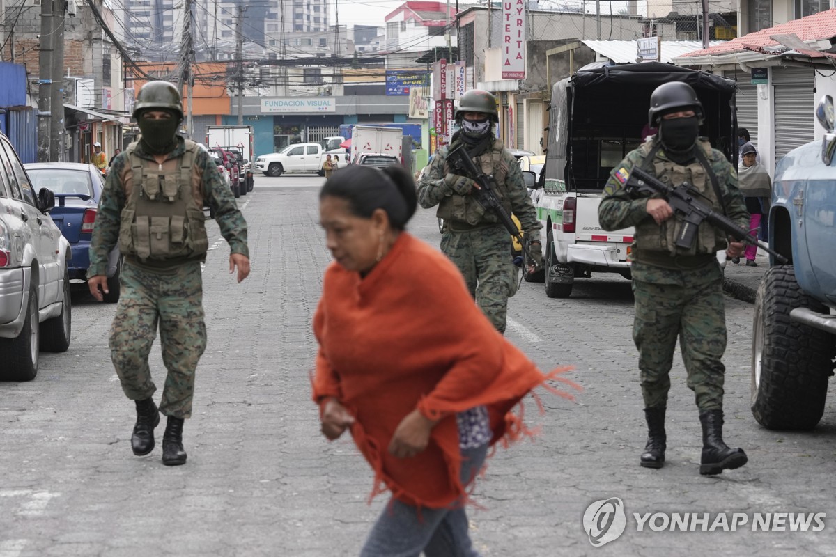 혼돈의 에콰도르…대법원장 자택 폭탄 테러에 경찰관 피랍까지