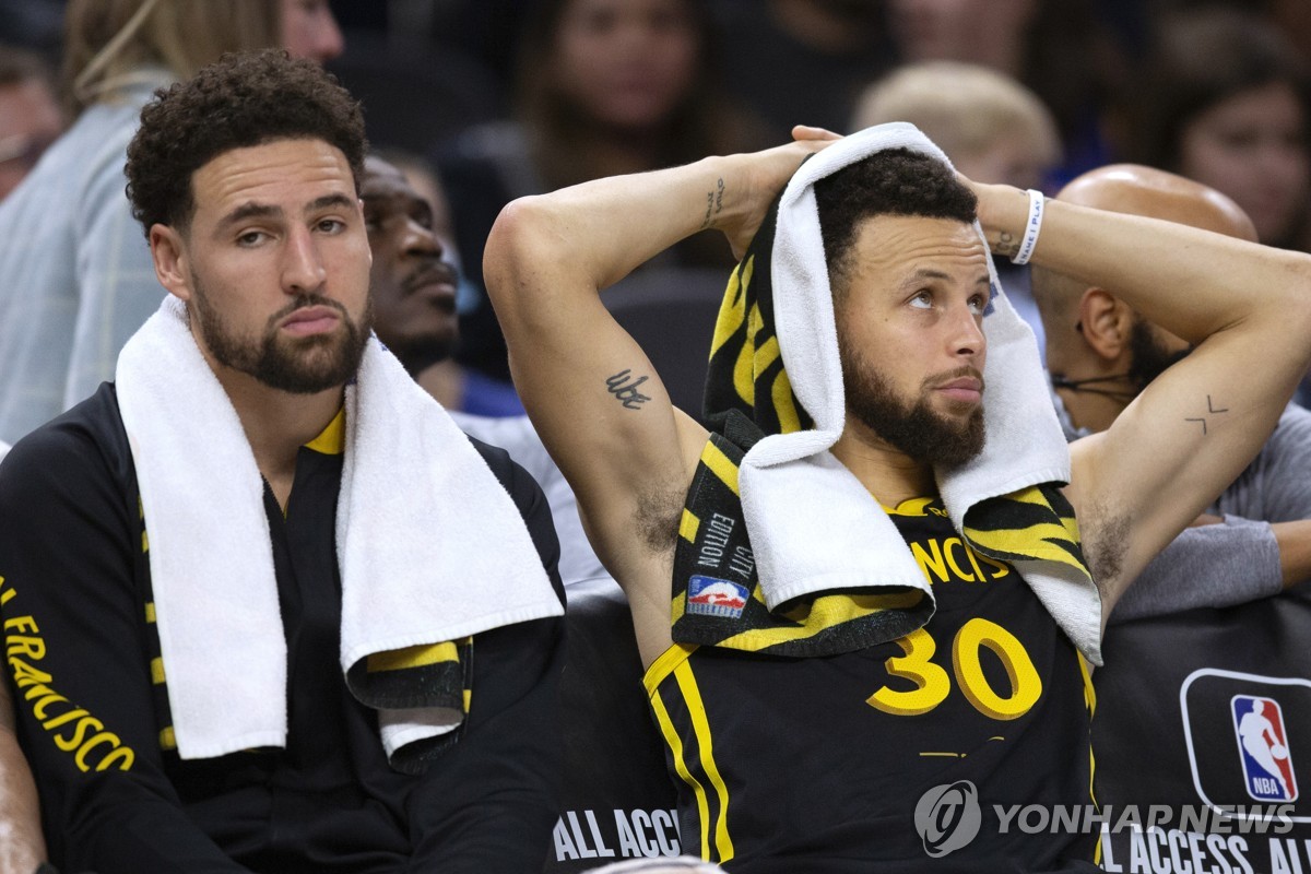 '신인류' 웸반야마, 21분만 뛰고도 NBA 무대 첫 트리플더블