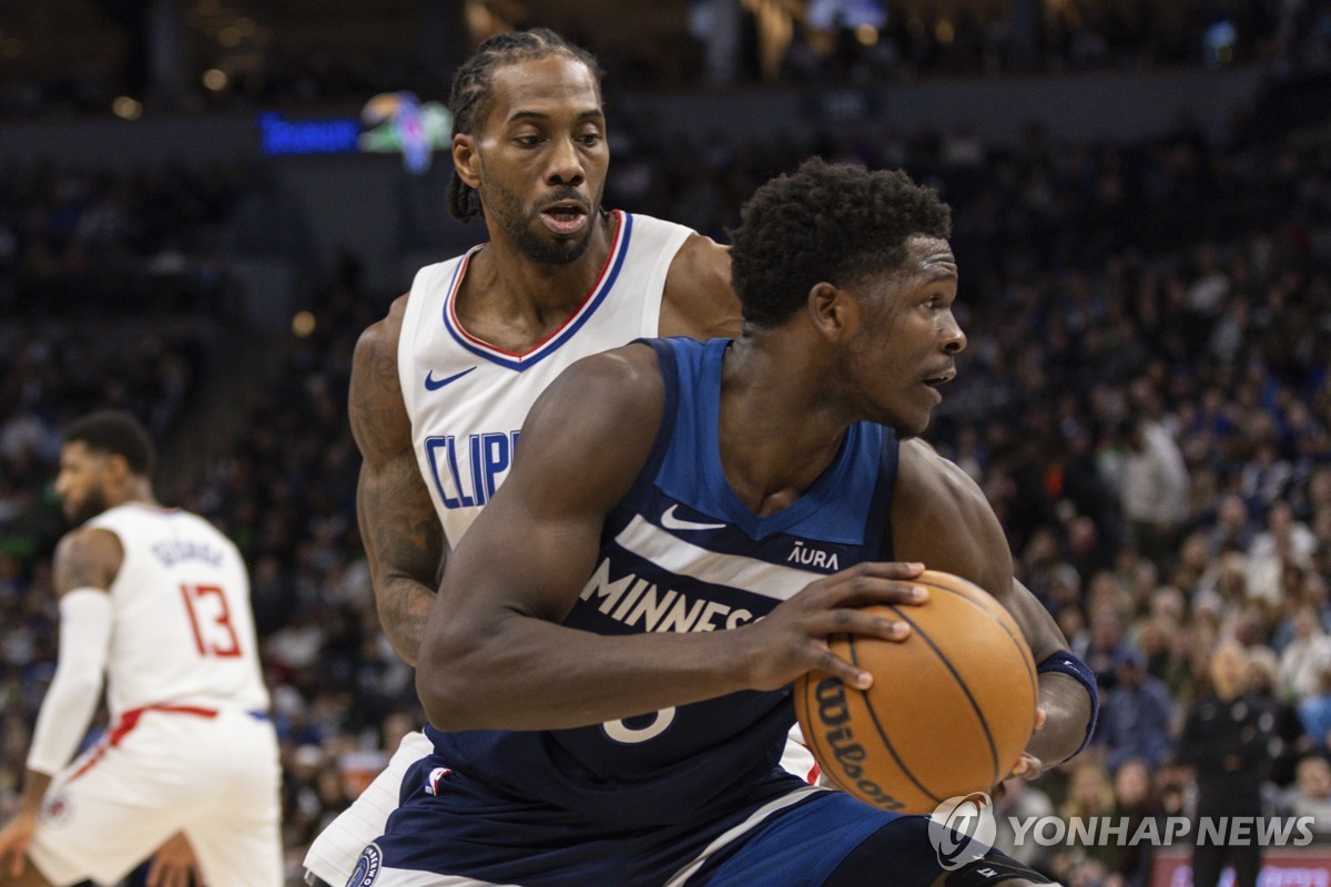 릴러드 연장 버저비터 결승 3점포…NBA 밀워키, 새크라멘토 격파