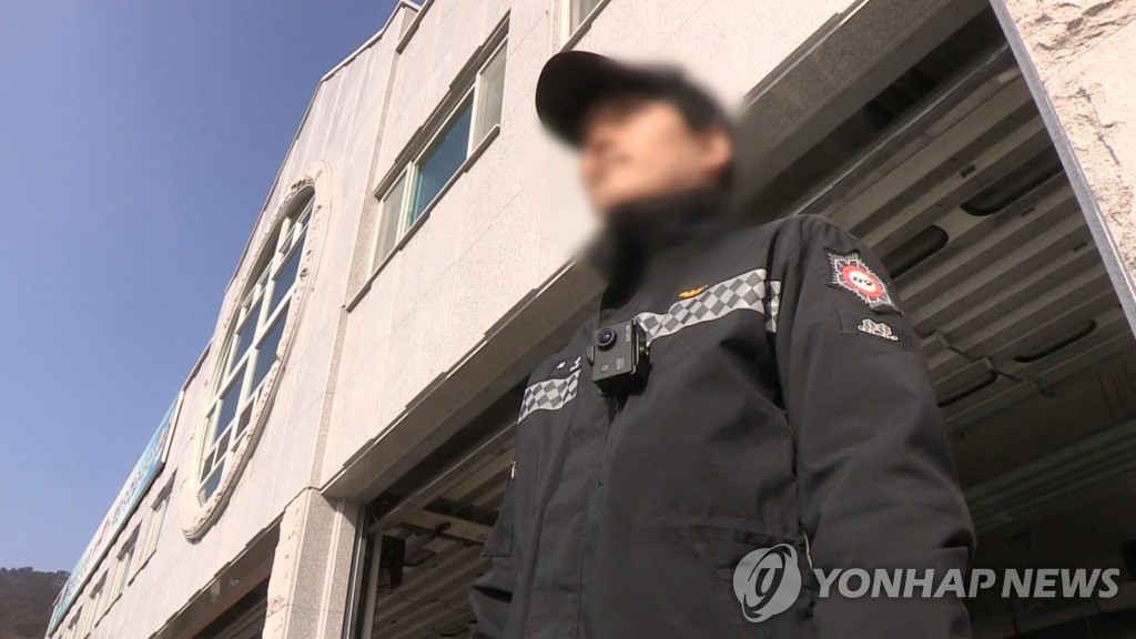 '경찰 보디캠' 공식 도입…국가가 보급하고 사용기준 명문화