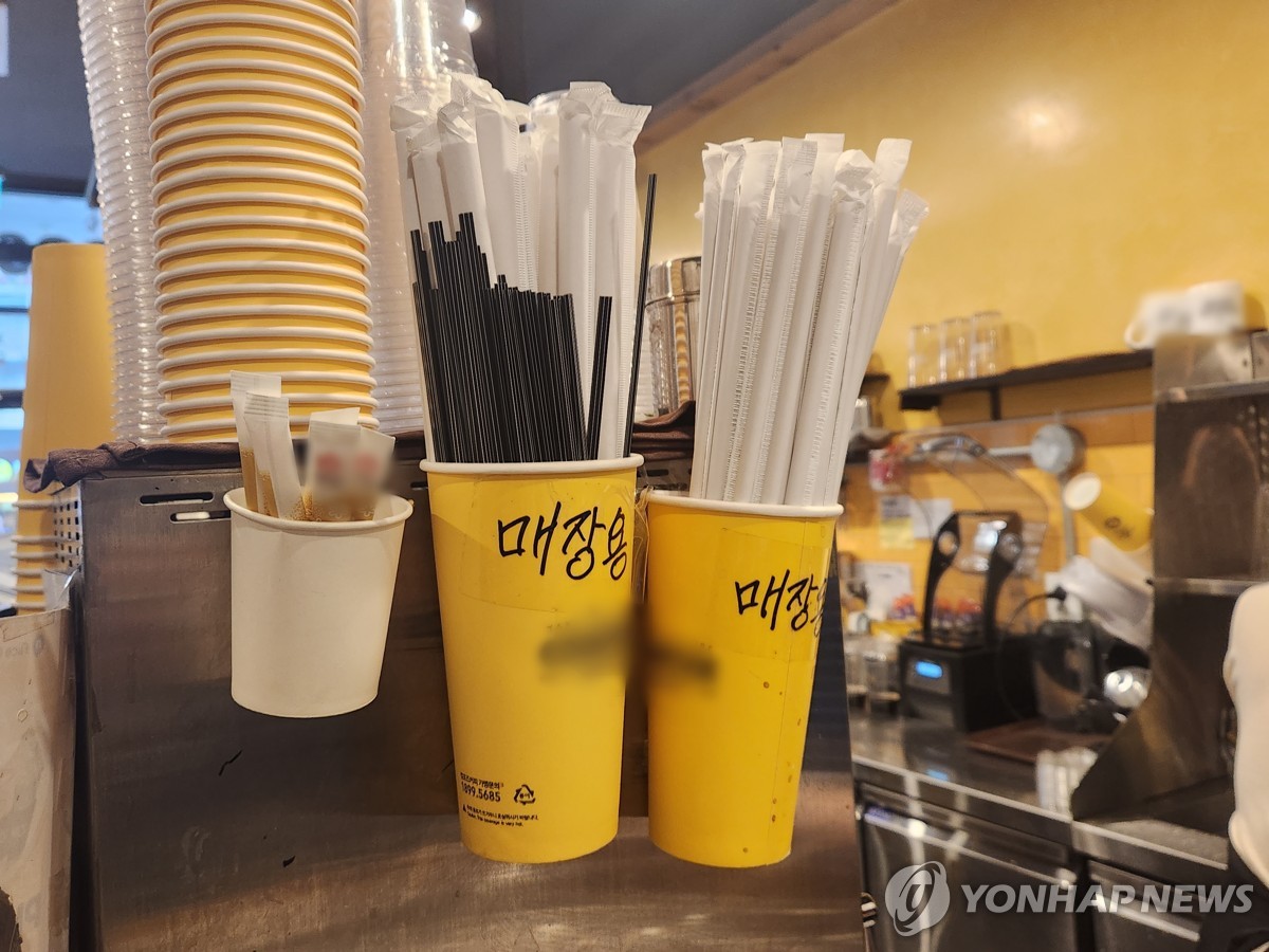 카페·패스트푸드·제과 24개 업체, '플라스틱빨대 숨기기' 약속