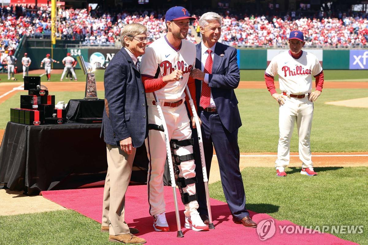 MLB 거포 호스킨스, 밀워키와 2년 3천400만달러 계약