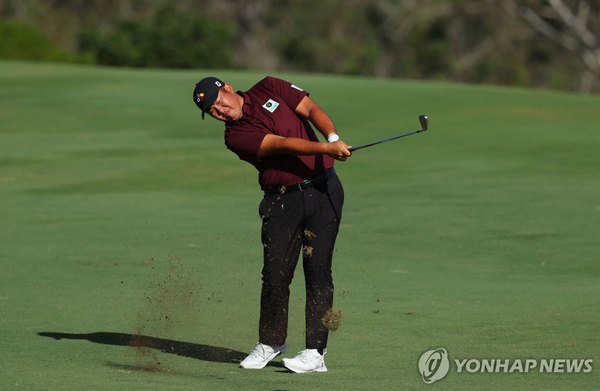 안병훈, PGA 투어 개막전 3R 공동 3위…선두 커크와 2타 차