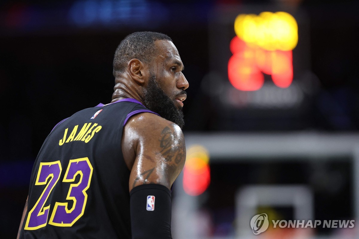 '6명 두 자릿수 득점' NBA 레이커스, OKC 꺾고 2연패 끝