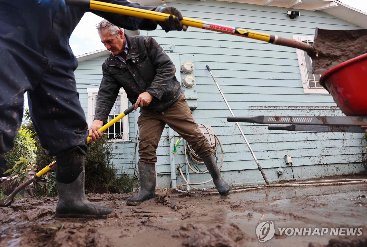 美 샌디에이고·텍사스 남부 등에 기습 폭우…곳곳 침수 피해