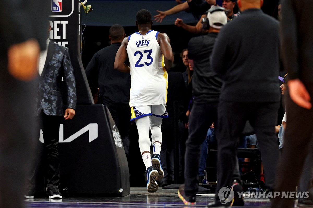 NBA 사고뭉치 그린 "은퇴까지 고민…커미셔너 만류에 복귀"