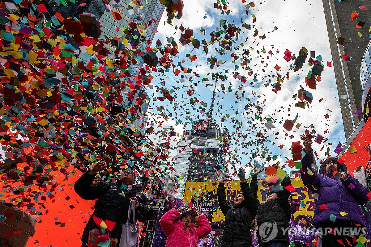 불꽃놀이와 포성…같은날 다른 풍경 지구촌 새해맞이(종합)